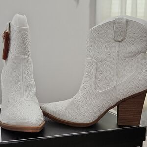 MIA Dawson Pearl Western Boot Bootie White Size 8.5